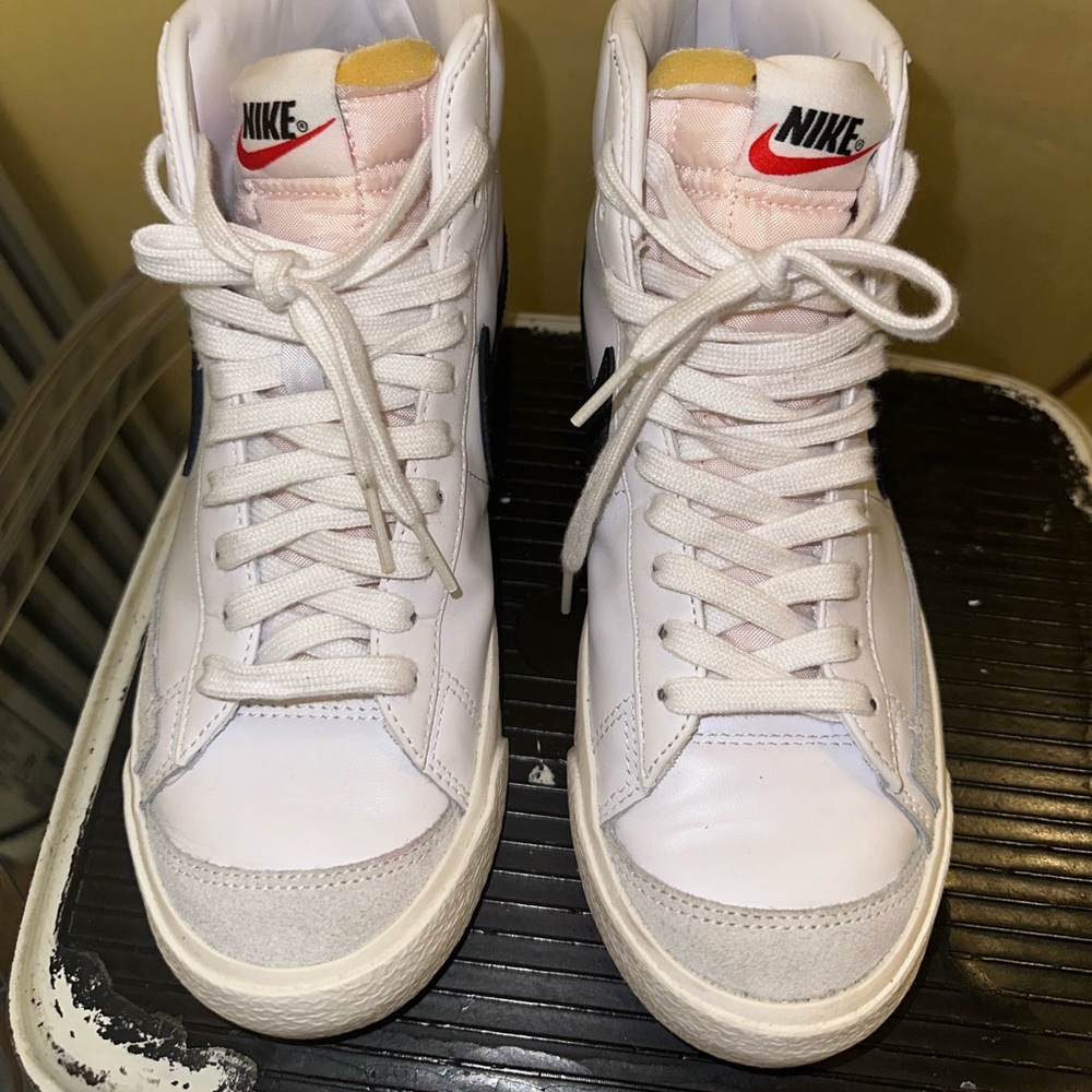 Nike Women's Blazer 77 Mid